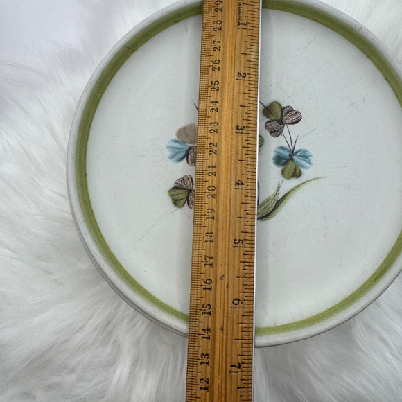 Denby England "Shamrock" pattern stoneware 6.5" side plates. Set of 7. - Picture 2 of 5